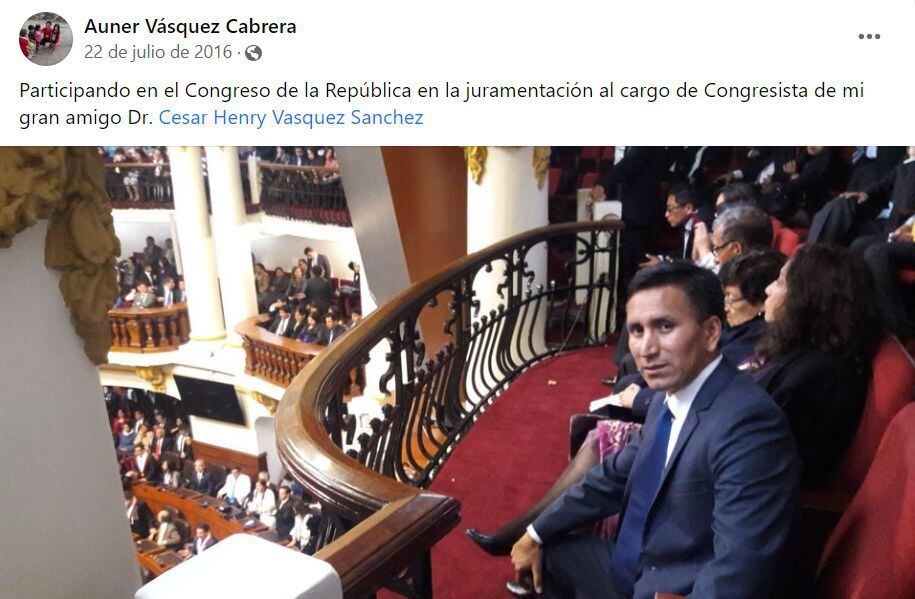 En años anteriores, Auner Vásquez ha estado en distintas ocasiones en el Congreso. En esta imagen de julio del 2016 pregona su amistad con el entonces congresista de APP, César Vásquez, quien actualmente busca ser gobernador regional de Cajamarca.