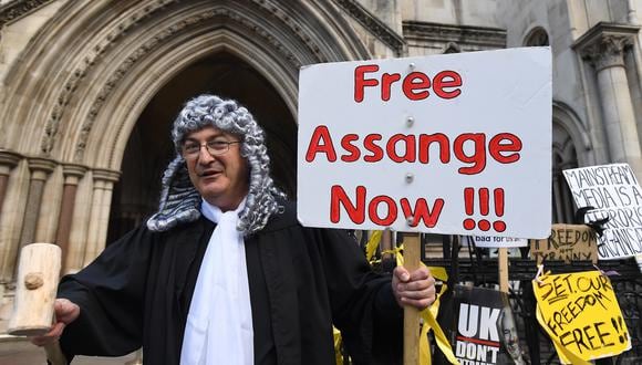 Manifestantes en Londres a favor de la liberación del fundado de WikiLeaks. (Foto: EFE)