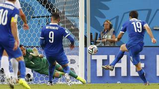 Costa Rica vs. Grecia: Sokratis empató partido a los 90 minutos