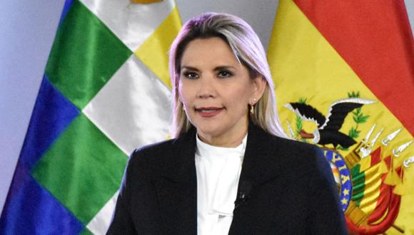 La expresidenta interina Jeanine Áñez dirigiéndose a la nación para anunciar las nuevas medidas tomadas para limitar la propagación del nuevo coronavirus, COVID-19, en La Paz. (Foto: Bolivian Presidency / AFP).