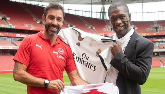 Robert Pirés y Clarence Seedorf, ex jugadores del Arsenal y del Real Madrid respectivamente. (Foto: Facebook Arsenal)