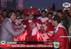 Perú vs Argentina: el "Niño Cóndor" se luce en las afueras del estadio Nacional