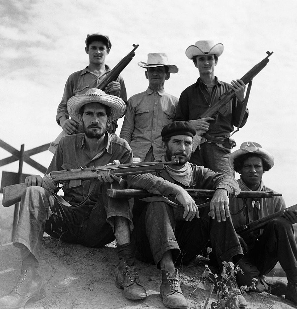 The young Cubans were mobilized in arms with the order to fight to the death in case of invasion.