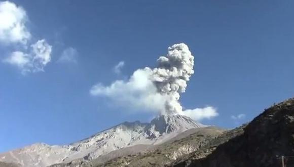 Volcán Ubinas desciende gradualmente su actividad