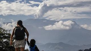 Evacuan zonas aledañas al volcán Nevado del Ruiz en Colombia ante riesgo de erupción