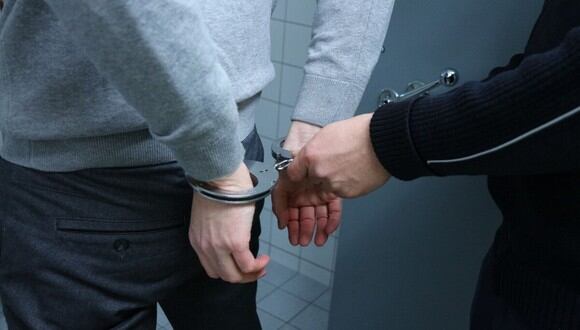 Un detenido aprendió a la mala que a la policía se le respeta. (Foto: Pixabay/Referencial)
