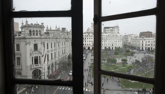 Intervenciones artísticas en el Cercado de Lima y en esta oportunidad en el quinto piso del hotel bolivar (Foto: Elías Alfageme).