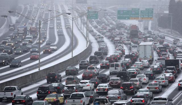 Las carreteras son un infierno por tormenta en el sur de EE.UU. - 1