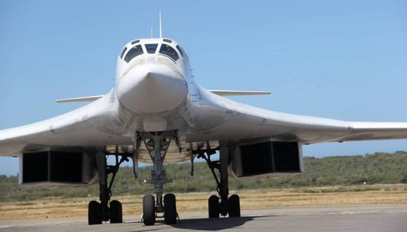 Venezuela amenaza con dar "la madre de las batallas" si sufre ataque militar. En la imagen, un bombardero TU-106 de Rusia que llegó a Venezuela. (EFE).