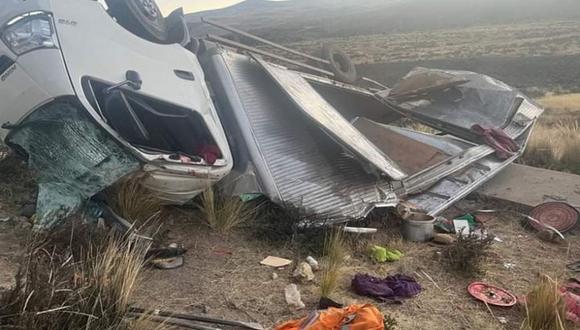 Un furgón cayó a un abismo de 20 metros de profundidad en el sector conocido como la pampa de Chipmo, en Arequipa. (Foto: Andina)