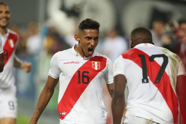 Perú vs. Uruguay: 'Canchita' Gonzales anotó el 1-0 de cabeza tras una sensacional jugada de Advíncula. (Foto: Violeta Ayasta / GEC)