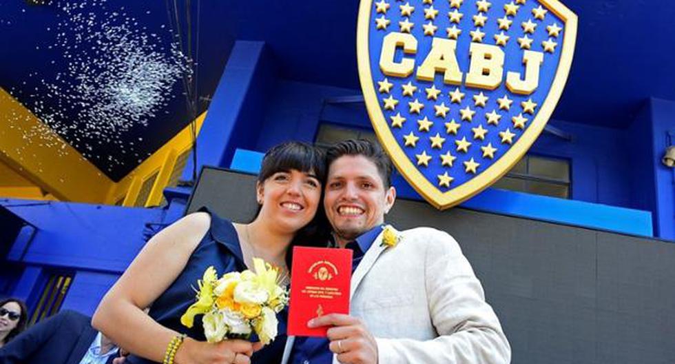 Un total de 12 parejas se pudieron casar en el mítico estadio de Boca Juniors: La Bombonera. (Foto: Clarín)