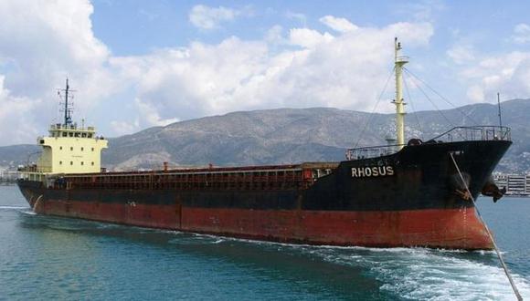 En 2013, un barco con bandera de Moldavia que transportaba nitrato de amonio llegó al puerto de Beirut. (EPA/TONY VRAILAS).