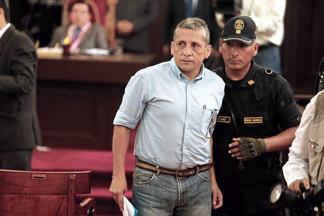 Antauro Humala no deja de usar su celda como centro de reuniones políticas. (GEC)