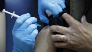 Policía de Londres busca a falso vacunador que cobró unos US$ 217 por aplicar una inyección