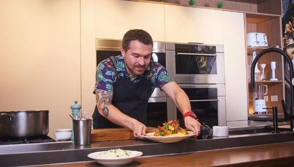 Giacomo Bocchio tiene un canal de YouTube en donde enseña a cocinar y brinda tips de cocina.