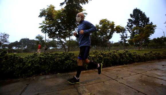 Varios ciudadanos salieron a correr desde las primeras horas del día luego que el Minsa permitiera la actividad física. (Foto: César Grados)