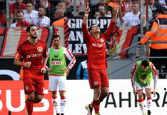 Chicharito Hernández se lució en la victoria del Bayer Leverkusen