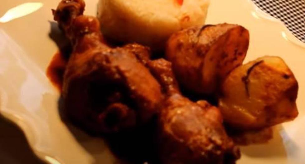 Descubre la receta del pollo al horno para que disfrutes del platillo en casa. (Foto: Captura/YouTube-ZoylaM)
