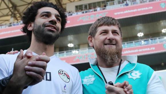 Ramzan Kadirov mandatario pro-ruso es acusado de "torturas y muertes extrajudiciales", según el diario británico "The Sun". Aun así se retrato con Mohamed Salah a pocos días del inicio del Mundial. (Foto: AFP)