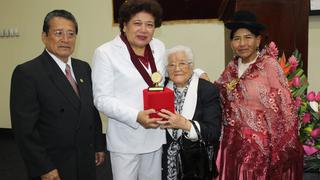 Mujer de 102 años es la obstetra más longeva del Perú