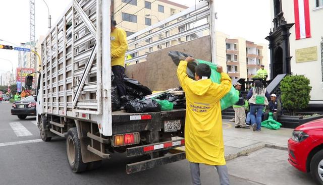 En la jornada de limpieza participaron personal de limpieza de la Municipalidad de Magdalena, vecinos voluntarios y recicladores. (Difusión)