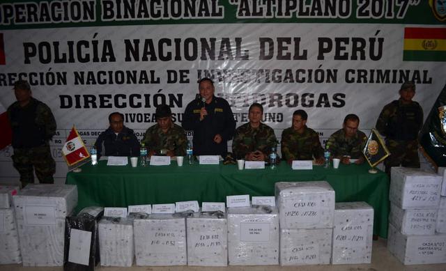 Se intervinieron viviendas y vehículos, y capturaron un total de 39 personas, 25 en lado boliviano y 14 en lado peruano, dentro de ellos un menor de edad. (Foto: Carlos Fernández)