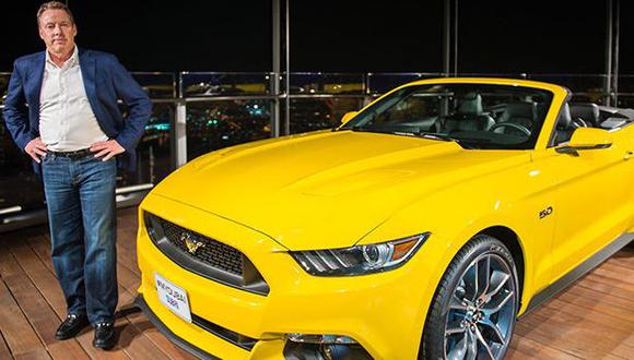 Ford Mustang 2015 subió al edificio más alto del mundo