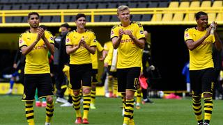 A pesar de tener el estadio vacío, Borussia Dortmund saludó a la tribuna donde se colocaban sus hinchas | FOTOS