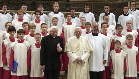 Los horrores del coro de niños del hermano de Benedicto XVI
