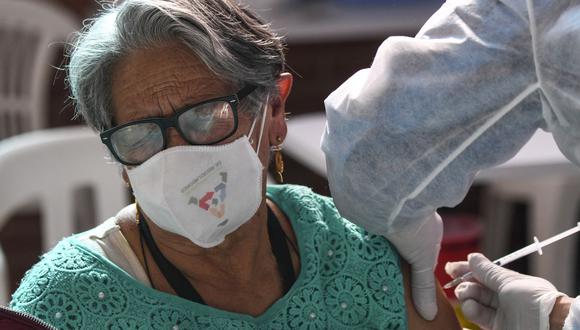 Colombia aplica más de un millón de vacunas contra el coronavirus en el primer mes. (Foto: Juan BARRETO / AFP).