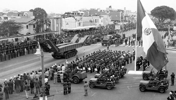 Unas cinco horas duró la Gran Parada y Desfile Militar en 1979. Todo el arsenal militar salió a las calles para asombro de las miles de personas que se congregaron a lo largo de la avenida Brasil. Foto: Armando Torres/ Archivo Histórico El Comercio