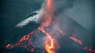 Volcán de La Palma se parte y provoca desbordamientos de lava y desprendimientos | FOTOS 