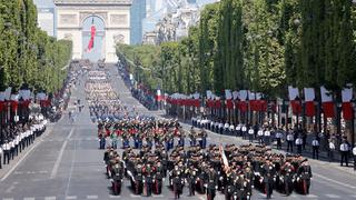 Francia celebra su fiesta nacional y Macron advierte que la guerra en Ucrania va a “durar”