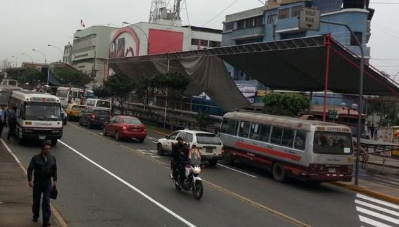 Unidades de transporte público y vehículos particulares comenzaron a circular con normalidad a lo largo de la avenida Brasil. (Foto: GEC)