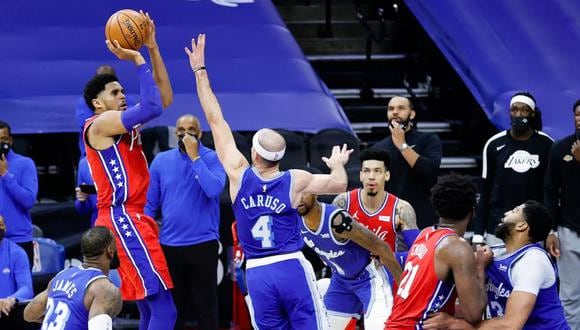 En la foto, Tobias Harris (con el balón) realiza el tiro ganador del partido. | Foto: AFP