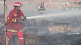 Ventanilla: incendio destruyó cuatro viviendas en un asentamiento humano