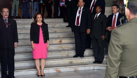 Encargan despacho presidencial a Marisol Espinoza hasta sábado