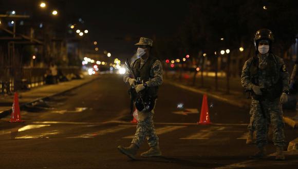 El toque de queda se mantiene como medida para menguar la tasa de contagios. (Foto: GEC)