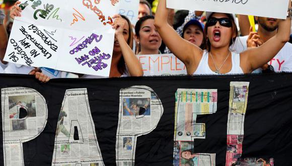 Venezuela: Periodistas protestan por crisis del papel