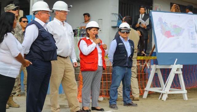 "No nos dejamos distraer, trabajamos siempre, todos los días, por eso estamos aquí", dijo PPK durante una actividad en San Juan de Lurigancho. (Foto: Presidencia)