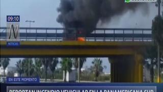 Controlan incendio de un vehículo en puente de la Panamericana Sur | VIDEO