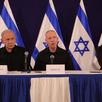 El primer ministro Benjamín Netanyahu, el ministro de Defensa, Yoav Gallant; y el exgeneral de las Fuerzas de Defensa de Israel (FDI), Benny Gantz, conforman el Gabinete de Guerra.