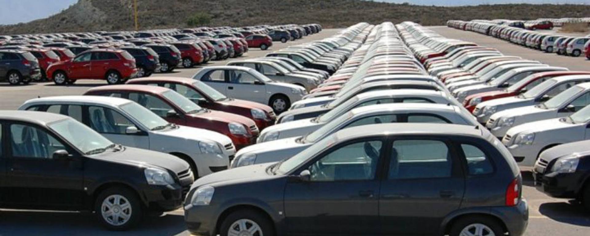 Cuidado con las “letras chiquitas” en contratos: más de 90 ciudadanos acusan a empresa de autos por presuntos cobros indebidos de hasta US$ 500