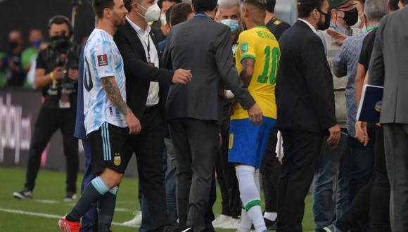 El partido entre Argentina y Brasil tendrá que jugarse, determinó FIFA. (Foto: AFP)