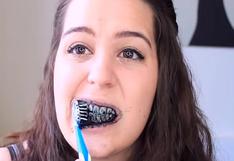 Descubre los riesgos de blanquearte los dientes con carbón activado 