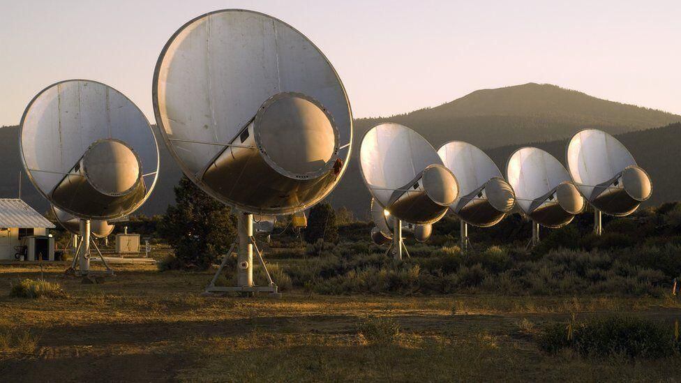 Allen de Seti radio telescope array.  (SETH SHOSTAK/SCIENTIFIC PHOTO LIBRARY).