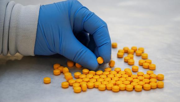 Un químico de la DEA revisa fentanilo confiscado el 8 de octubre de 2019 en Nueva York. (Foto referencial).
