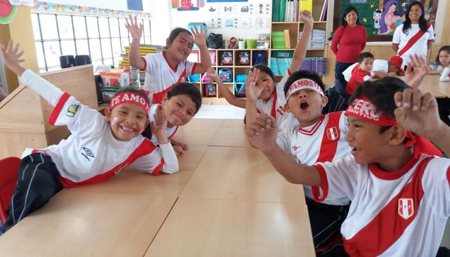 Colegio apoya a la selección peruana