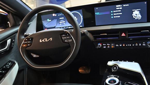 Hoy en día los controles en pantalla táctil se han vuelto una propuesta común, sobre todo en los autos eléctricos como el KIA EV6.